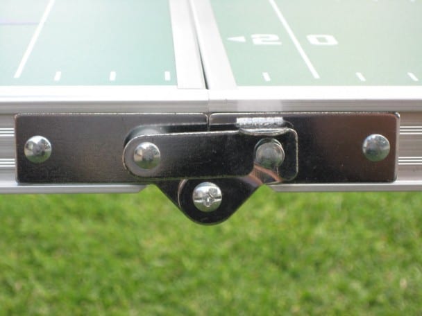 GoPong_8_Football_latch